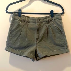 Pleated Mom Short in army green! Size 4 from Express!